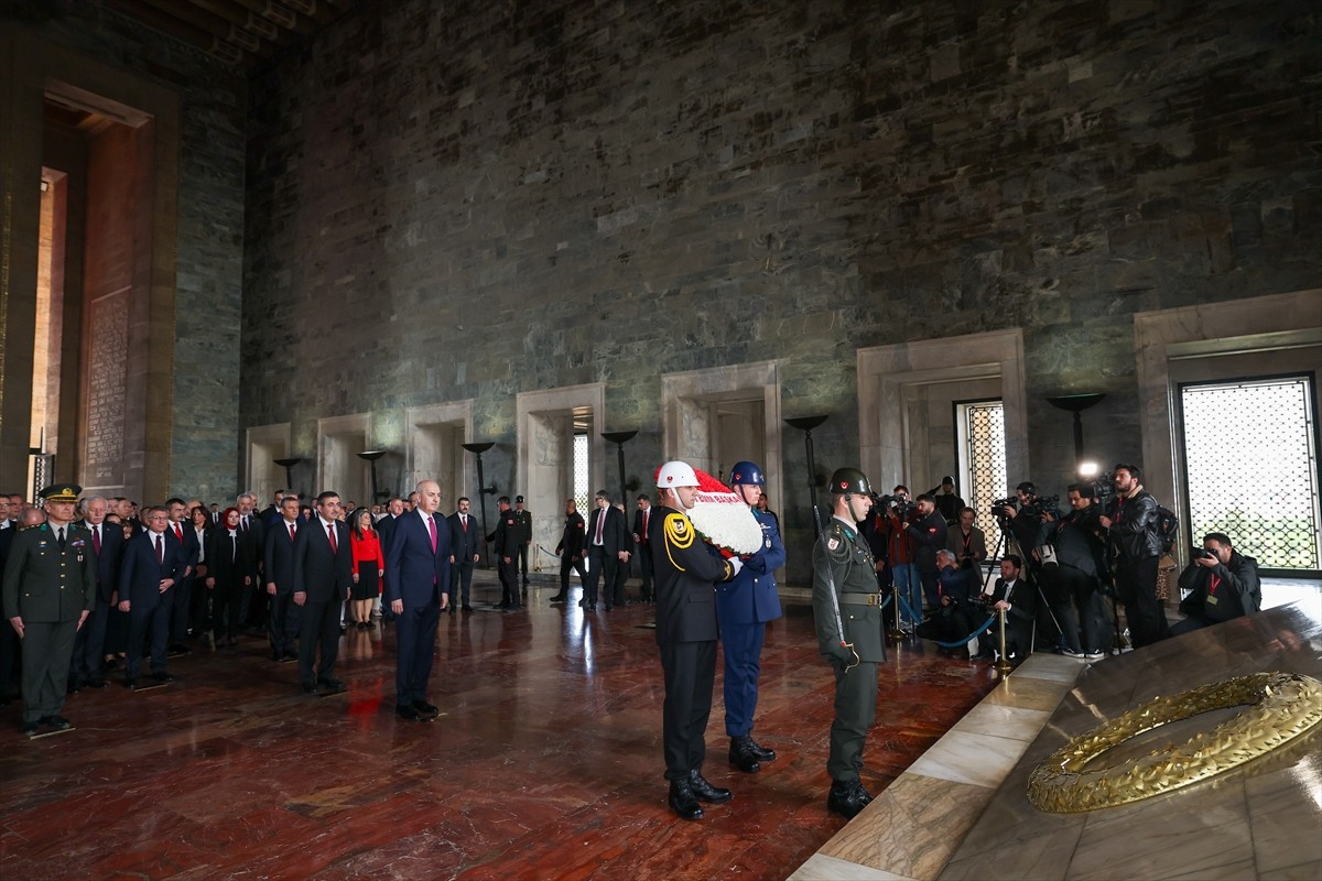 TBMM Başkanı Numan Kurtulmuş başkanlığındaki devlet erkanı, TBMM'nin açılışının 105. yıl dönümü ve...