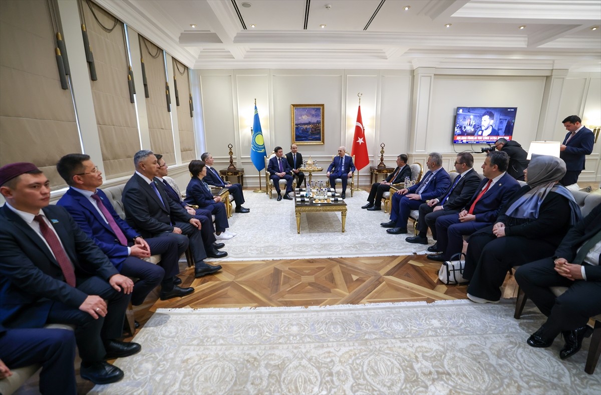 TBMM Başkanı Numan Kurtulmuş, Kazakistan Parlamentosu Meclis Başkanı Yerlan Koşanov’u Atatürk...
