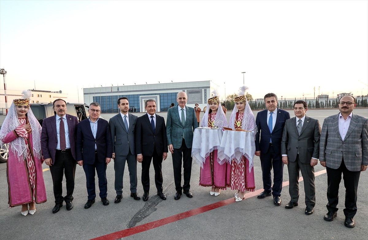 TBMM Başkanı Numan Kurtulmuş (ortada), Özbekistan'a gerçekleştirdiği resmi ziyaret kapsamında Hive...