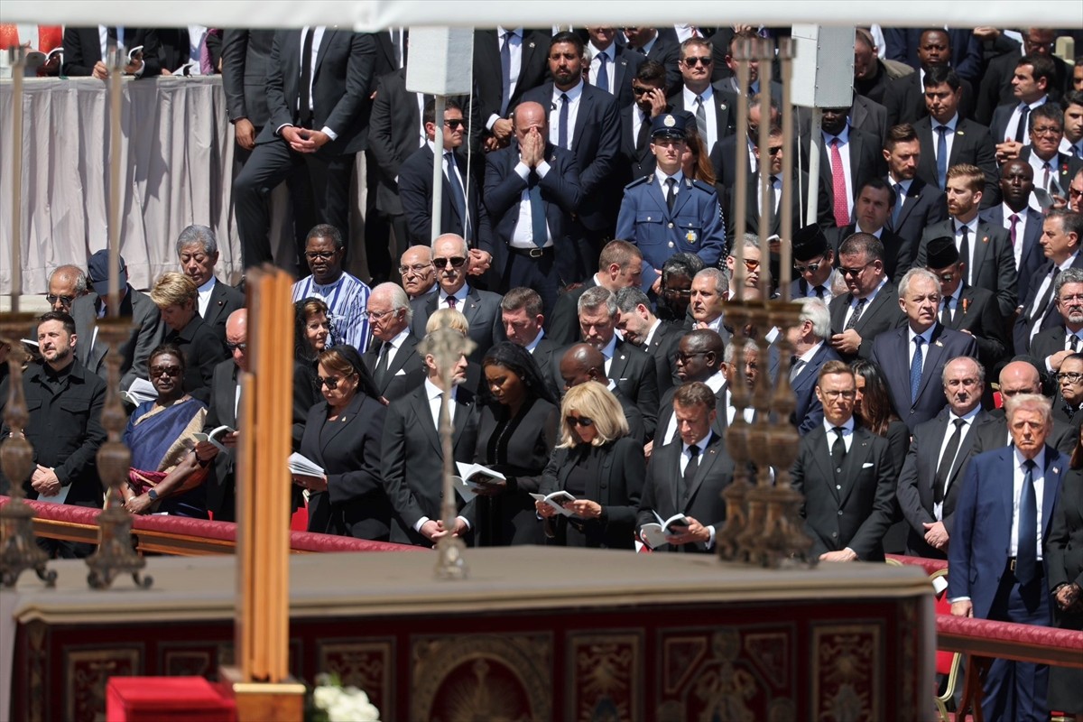 TBMM Başkanı Numan Kurtulmuş, Vatikan Devlet Başkanı Papa Franciscus'un Vatikan'ın Aziz Petrus...