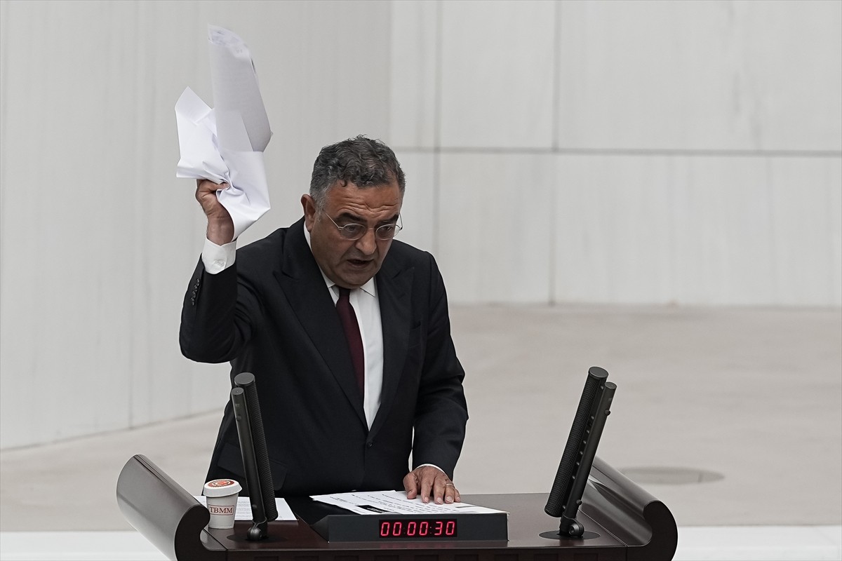 TBMM Genel Kurulu, TBMM Başkanvekili Bozdağ başkanlığında toplandı. CHP Diyarbakır Milletvekili...
