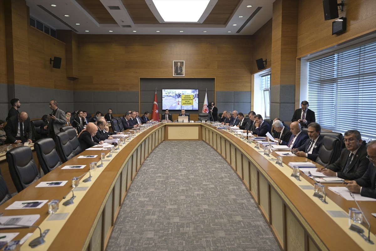 TBMM KİT Komisyonu, Çevre, Şehircilik ve İklim Değişikliği Bakanlığı TOKİ ile Bakanlığın ilgili...