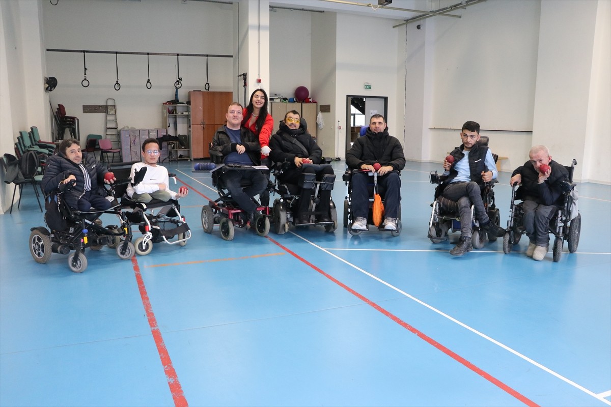 Tekirdağ'da serebral palsi hastası ve tekerlekli sandalye kullananlar için kurulan boccia...