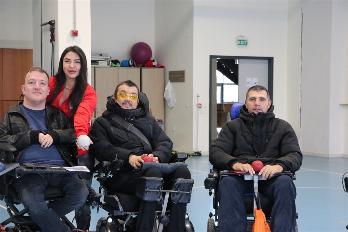 Tekirdağ'da serebral palsi hastası ve tekerlekli sandalye kullananlar için kurulan boccia...