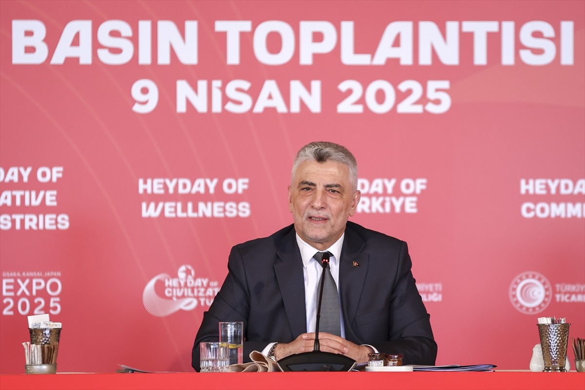 Ticaret Bakanı Ömer Bolat, İstanbul'da düzenlenen basın toplantısında 13 Nisan tarihinde...