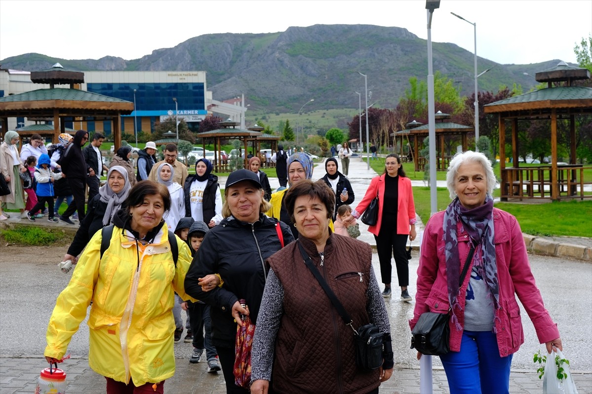 Tokat Gaziosmanpaşa Üniversitesince (TOGÜ) "3 Kuşak Tek Yürek Doğa Yürüyüşü" etkinliği yapıldı....