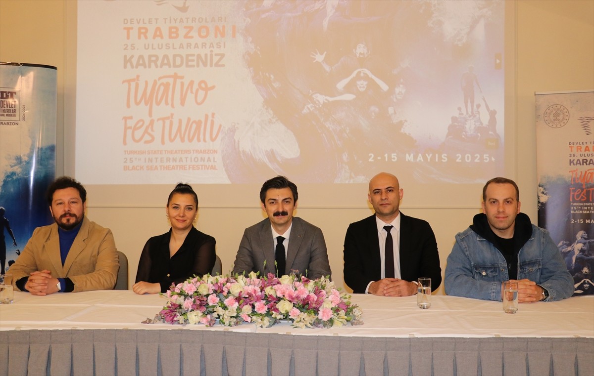 Trabzon'da, Devlet Tiyatroları Genel Müdürlüğünce düzenlenen ve Türkiye'nin yanı sıra farklı...