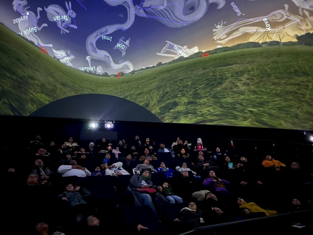 Trabzon'daki Özdemir Bayraktar Bilim Merkezi, açıldığı Kasım 2023'ten bu yana 109 bin 781 kişiyi...