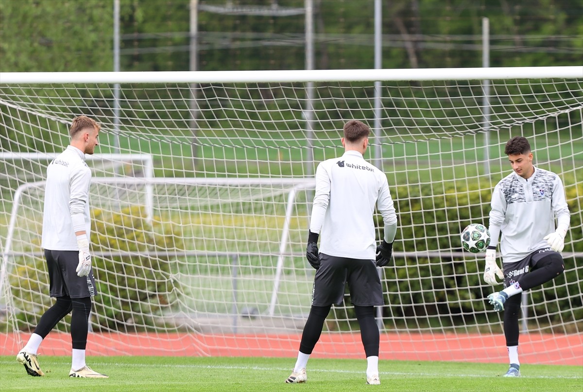 Trabzonspor 19 Yaş Altı Futbol Takımı, UEFA Gençlik Ligi'nde yarın Salzburg ile yapacağı yarı...