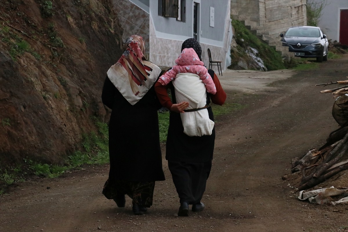 Trabzonspor U19'un UEFA Gençlik Ligi'nde Inter ile oynadığı maçı stattan izlemeye, 7 aylık bebeği...