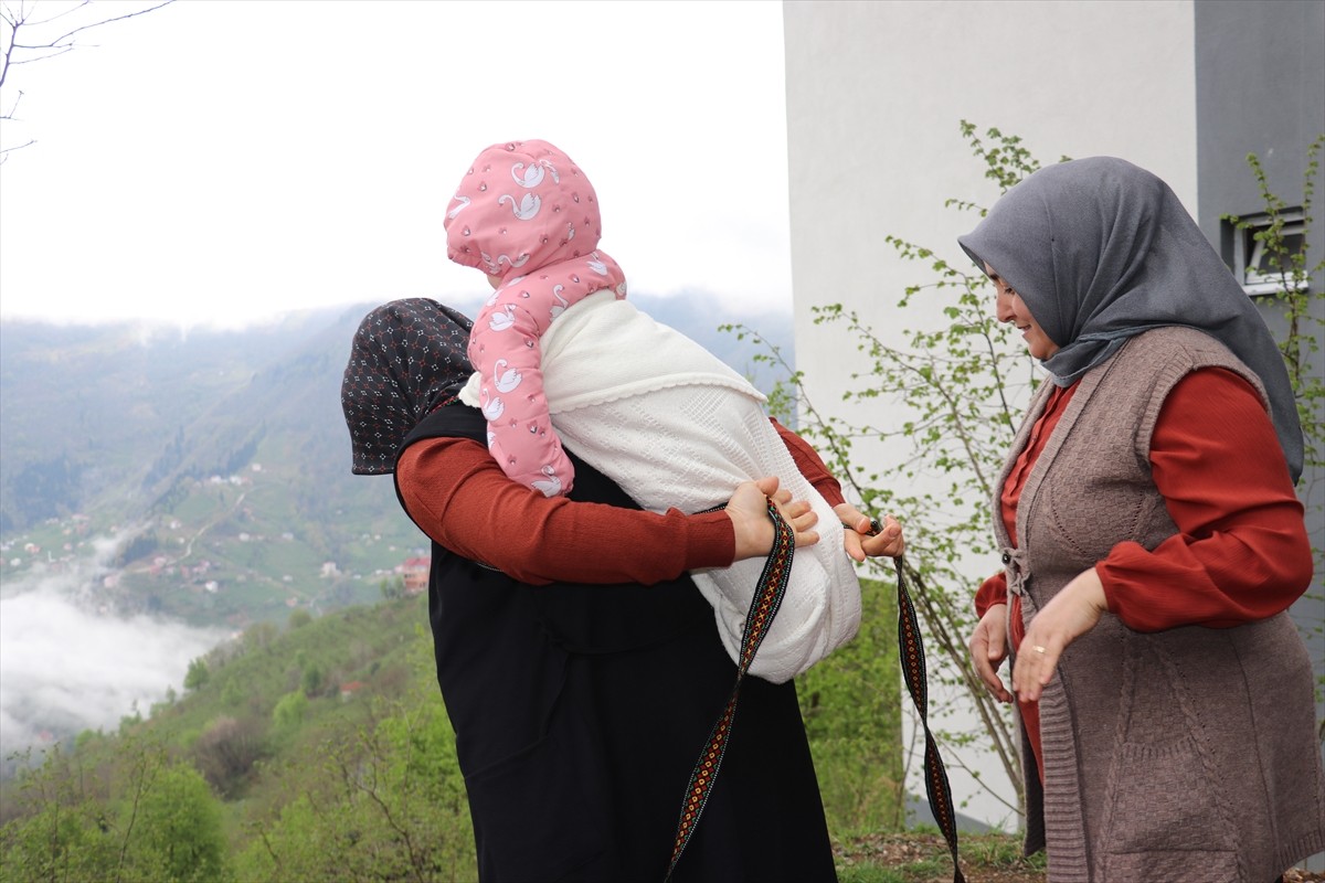 Trabzonspor U19'un UEFA Gençlik Ligi'nde Inter ile oynadığı maçı stattan izlemeye, 7 aylık bebeği...