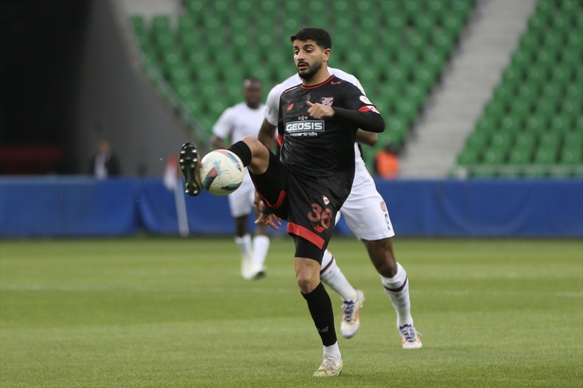 Trendyol 1. Lig'in 35. haftasında Geosis Boluspor ile Solwie Energy Fatih Karagümrük Yeni Sakarya...