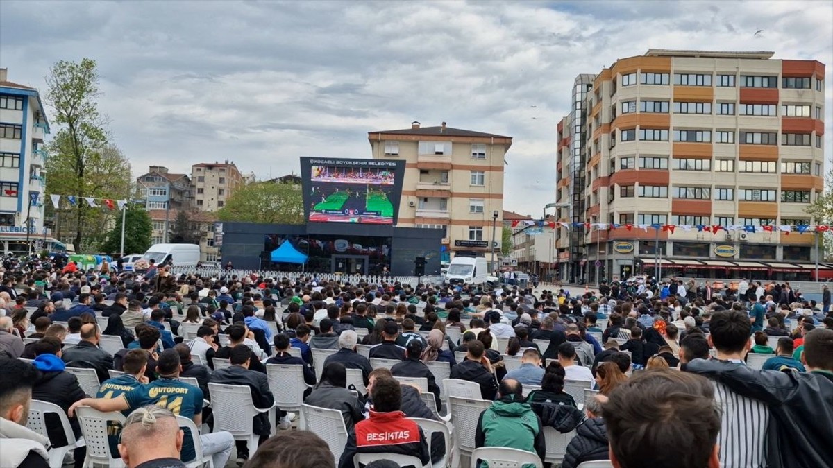 Trendyol 1. Lig ekiplerinden Kocaelispor'un Teksüt Bandırmaspor ile oynadığı müsabaka İzmit'te dev...