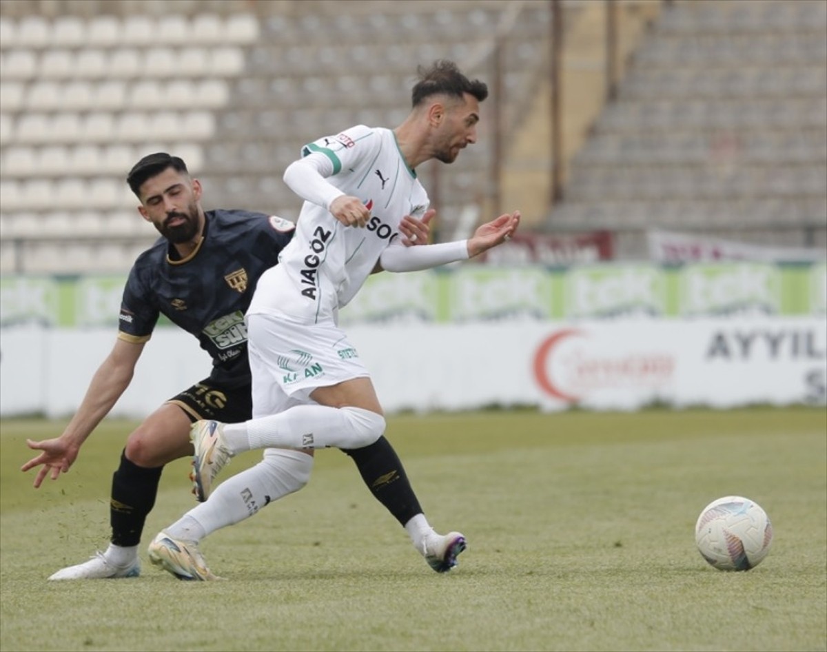 Trendyol 1. Lig’in 34. haftasında Teksüt Bandırmaspor ile Iğdır FK Bandırma 17 Eylül Stadyumu’nda...