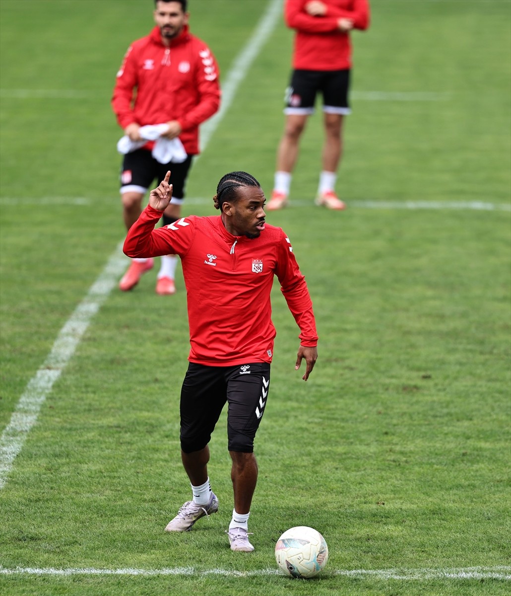 Trendyol Süper Lig'in 30. haftasında Çaykur Rizespor'a konuk olacak Net Global Sivasspor...