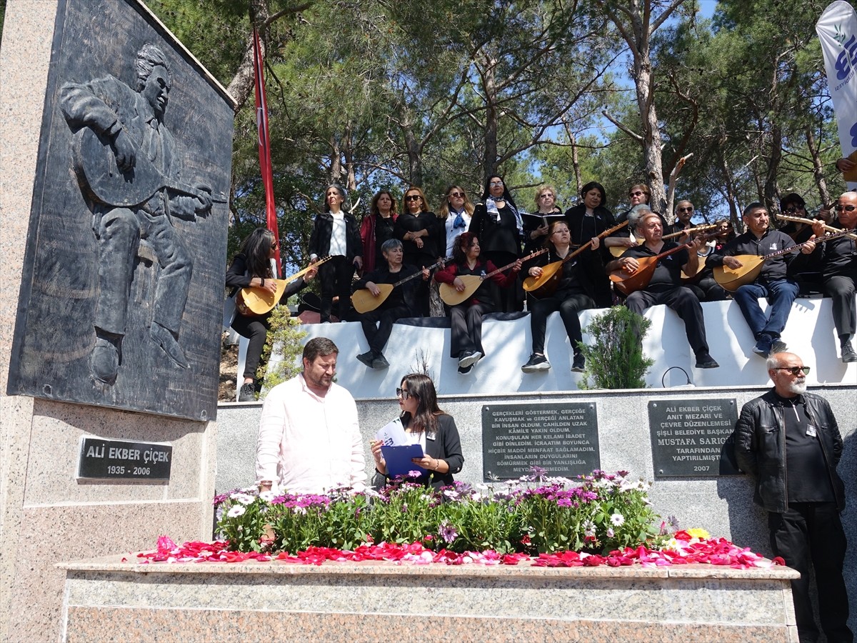 Türk Halk Müziği ve TRT sanatçısı Ali Ekber Çiçek'in vefatının 19. yılı dolayısıyla Balıkesir'in...