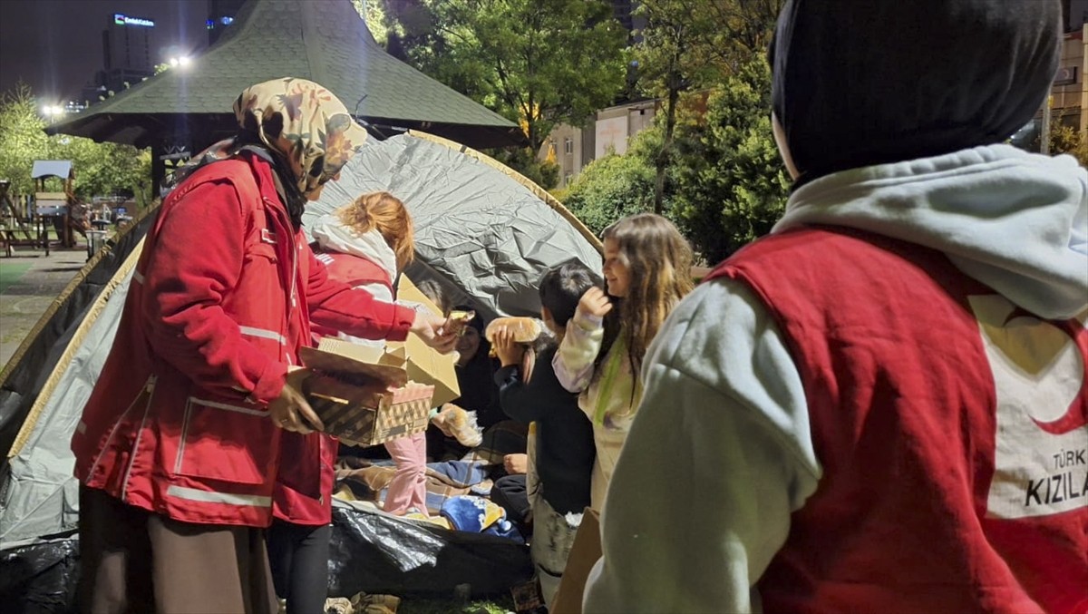 Türk Kızılay, Marmara Denizi Silivri açıklarında meydana gelen 6,2 büyüklüğündeki depremin...
