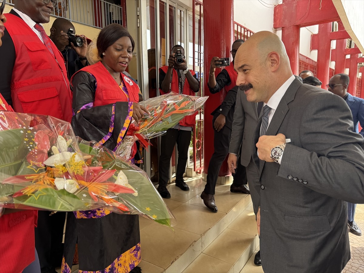 Türk Kızılay Uluslararası İşler ve Göç Hizmetleri Genel Müdürü Alper Küçük ve Türkiye'nin Yaounde...