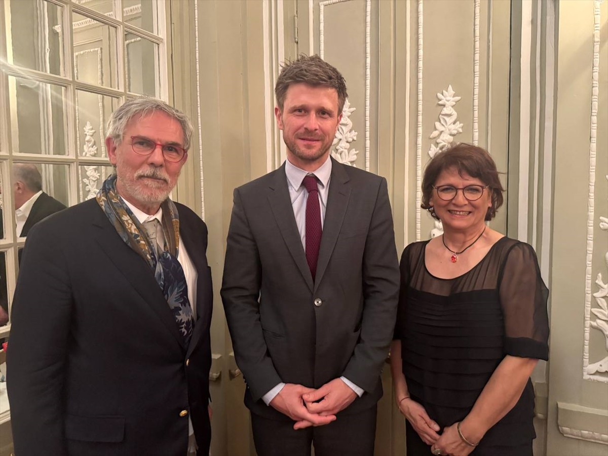 Türkiye'de son 50 yılda Fransızca yayımlanan ilk gazete Aujourd'hui la Turquie'nin kuruluşunun 20....