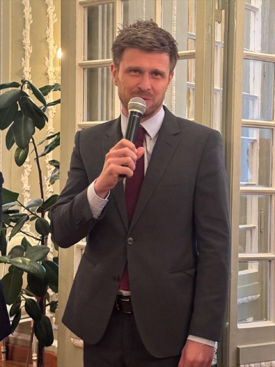 Türkiye'de son 50 yılda Fransızca yayımlanan ilk gazete Aujourd'hui la Turquie'nin kuruluşunun 20....