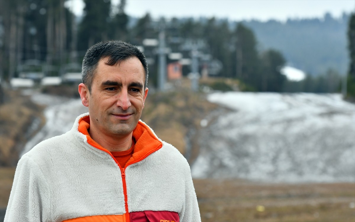 Türkiye'nin önemli kış turizm merkezlerinden Kars'taki Sarıkamış Kayak Merkezi'nde sezon sona...