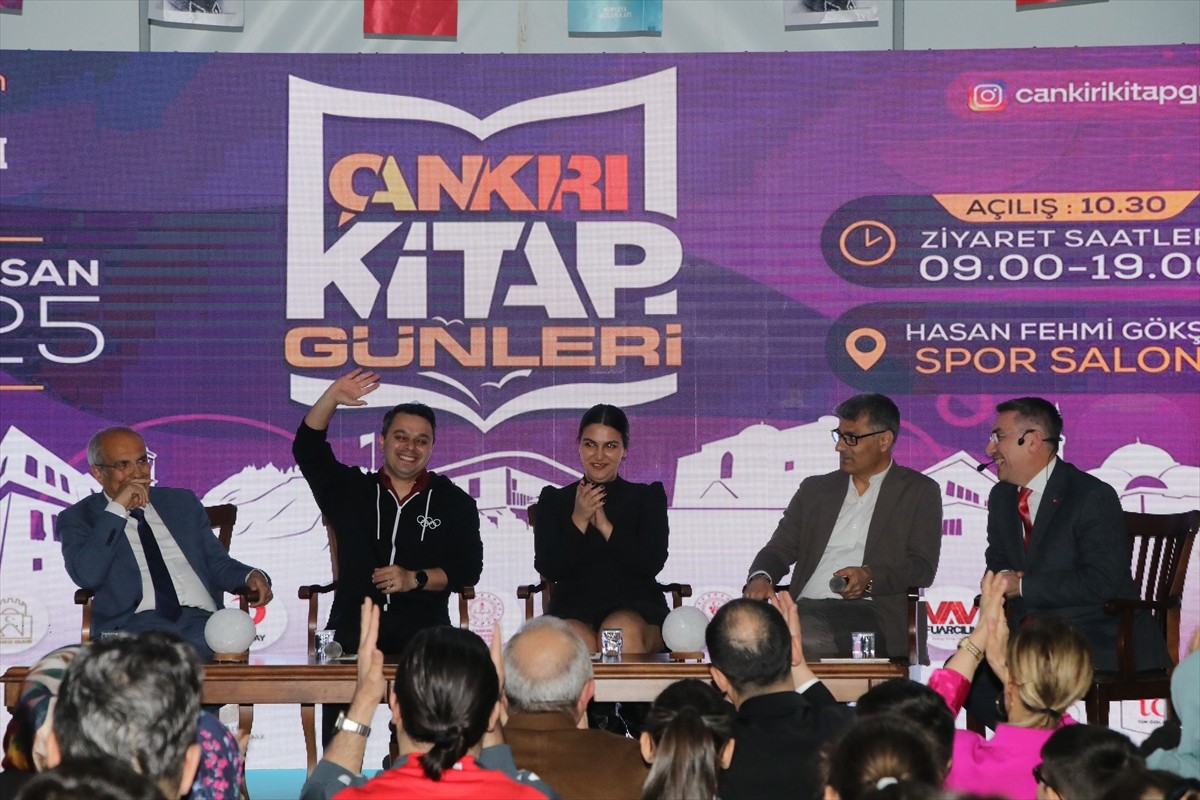 Türkiye Atıcılık Federasyonu Başkanı Murat Kocakaya, milli atıcılar Şevval İlayda Tarhan, Yusuf...