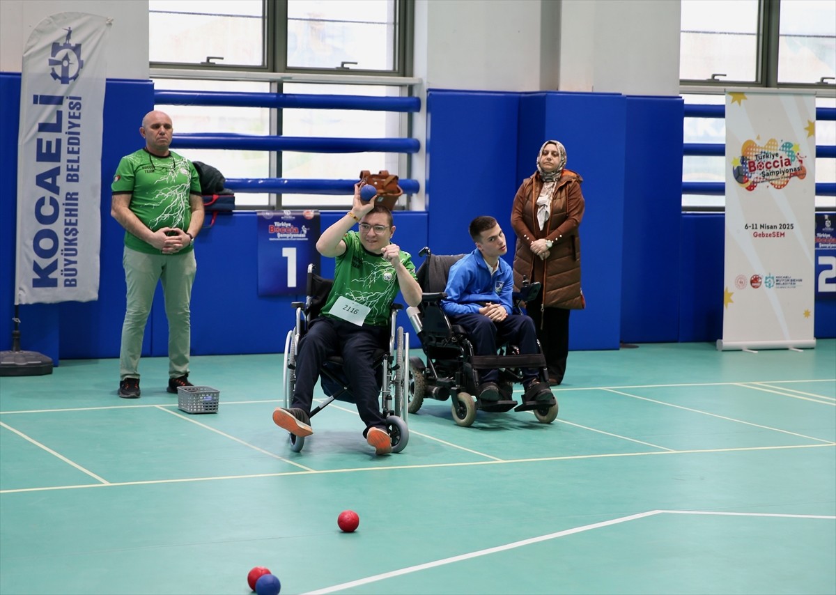 Türkiye Boccia Şampiyonası bedensel engelli 133 sporcunun katılımıyla Kocaeli'de başladı. Türkiye...