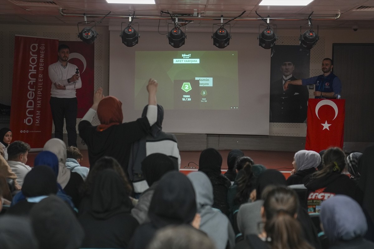 Türkiye Diyanet Vakfı ve Önder İmam Hatipliler Derneği işbirliğiyle düzenlenen "İmam Hatip...