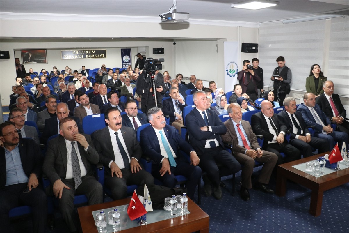 Türkiye Odalar ve Borsalar Birliği (TOBB) Başkanı Rifat Hisarcıklıoğlu, Erzurum Ticaret Borsası...