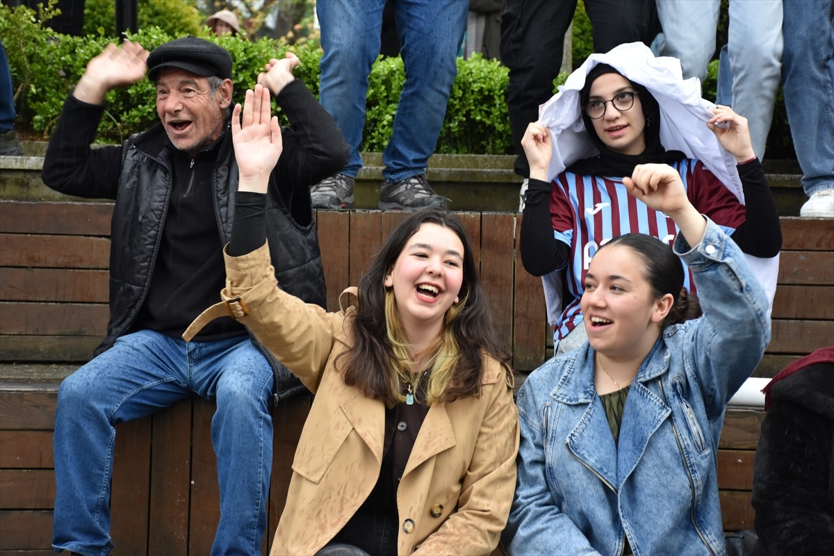 UEFA Gençlik Ligi yarı final maçında Avusturya temsilcisi Salzburg'u 2-1 yenerek finale yükselen...