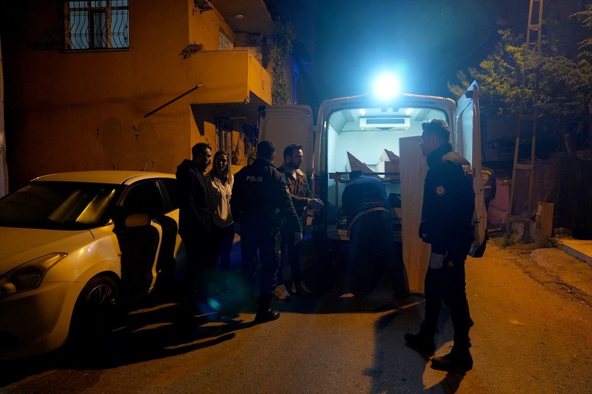 Ümraniye'de başından silahla vurulan kadın hayatını kaybetti, olayla ilgili 1 şüpheli gözaltına...