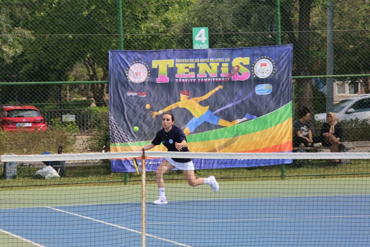 Üniversiteler Arası Spor Müsabakaları ile Halk Dansları Türkiye Şampiyonası, Antalya'da başladı....