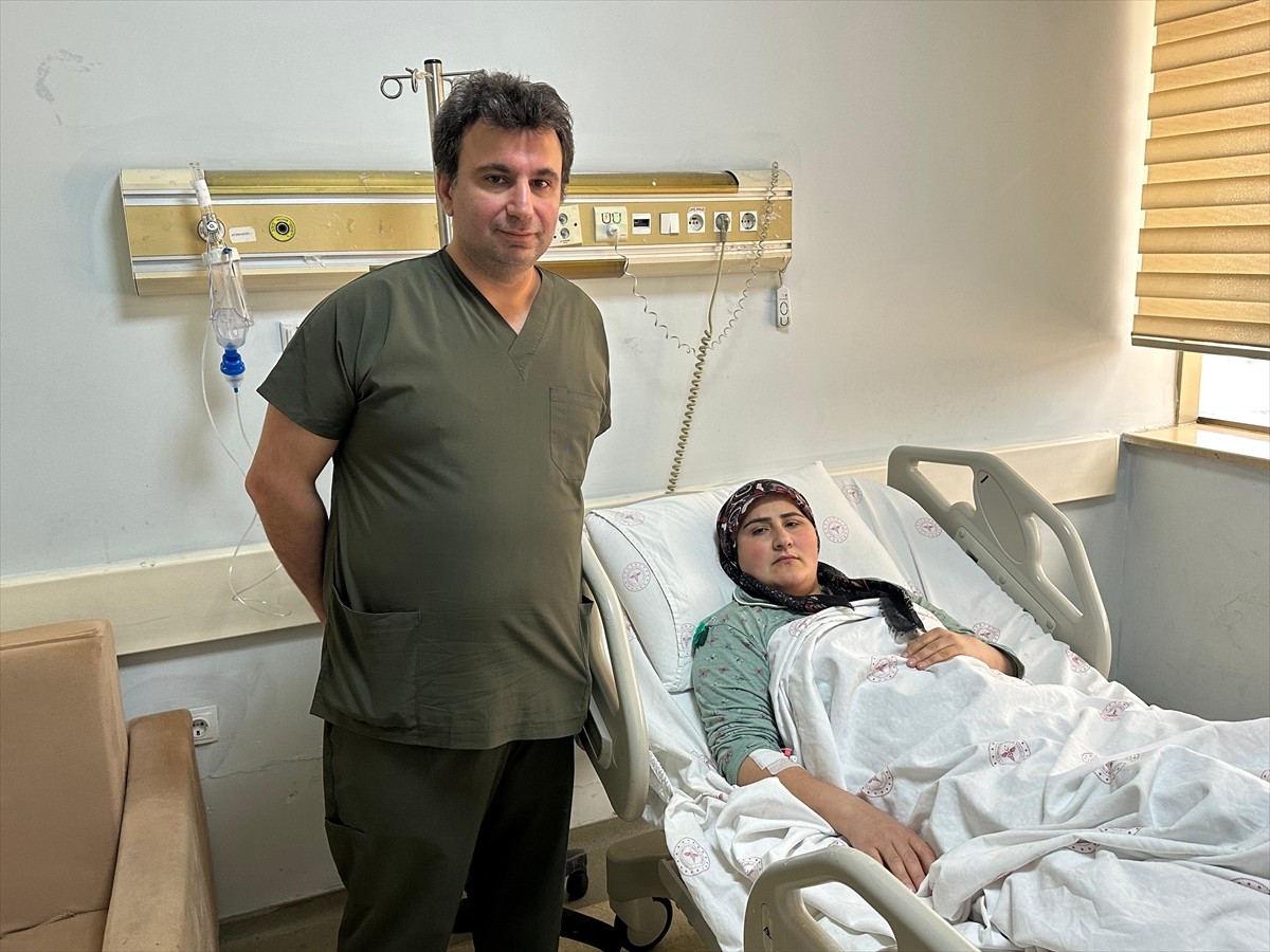 Van'da beyin kanaması geçiren 8 haftalık hamile Elif İşnas, 4 saat süren başarılı ameliyatla...