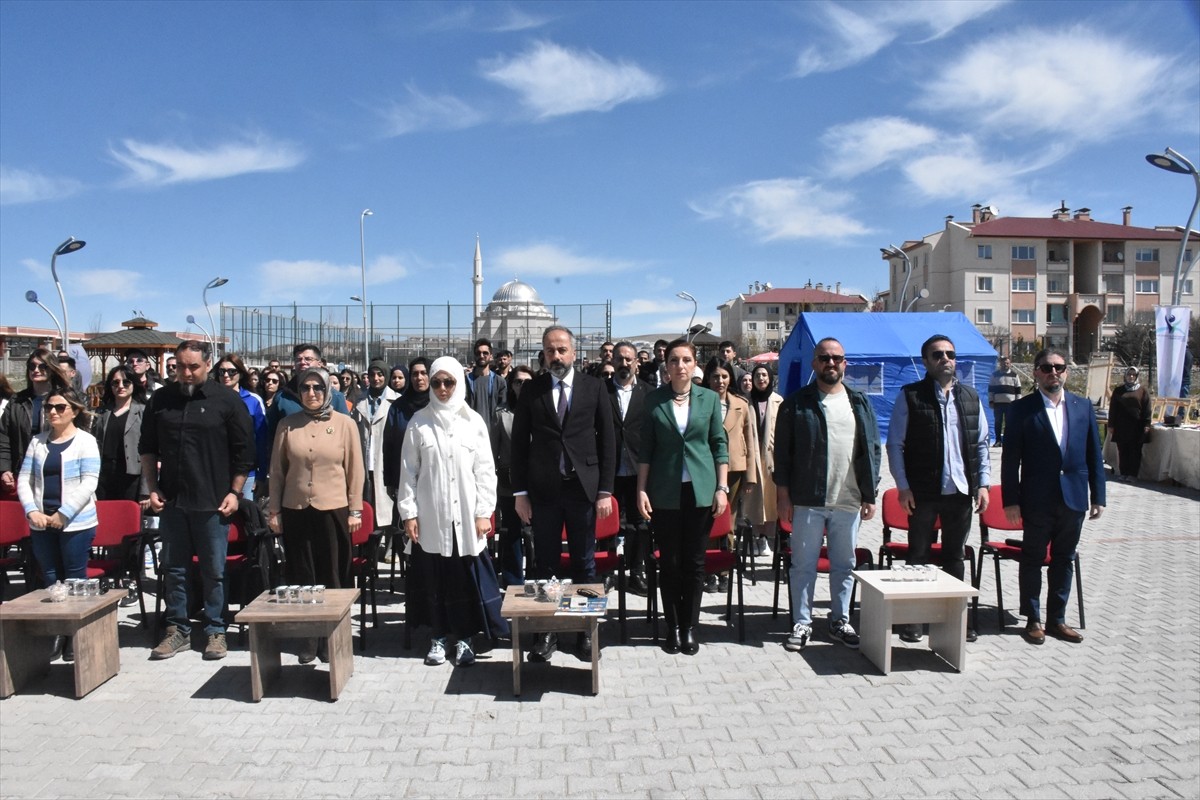 Van Yüzüncü Yıl Üniversitesi'nde (Van YYÜ), Turizm Haftası dolayısıyla düzenlenen "2. Turizm...