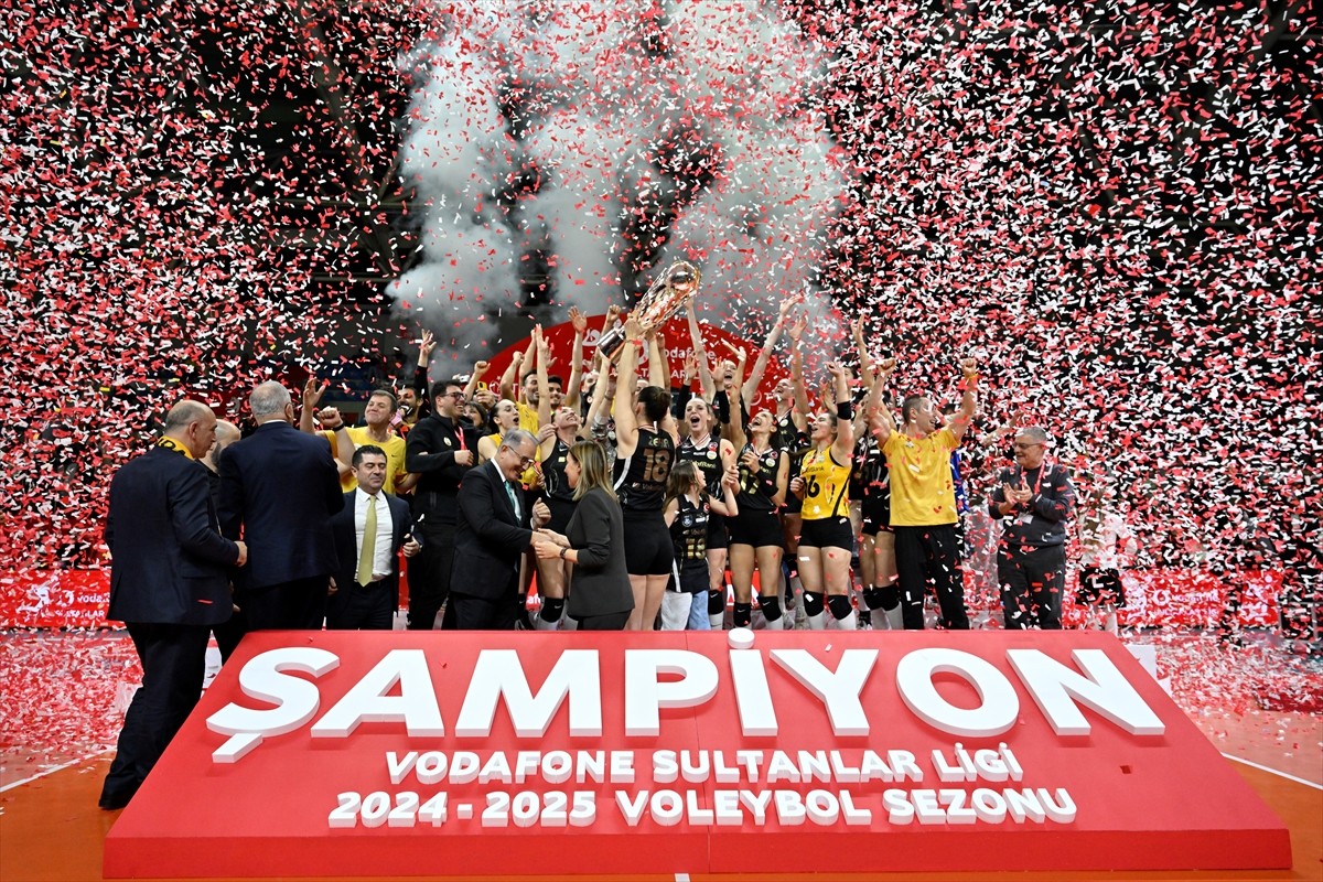 Vodafone Sultanlar Ligi play-off finalinde Fenerbahçe Medicana karşısında seriyi 3-0'a getiren...