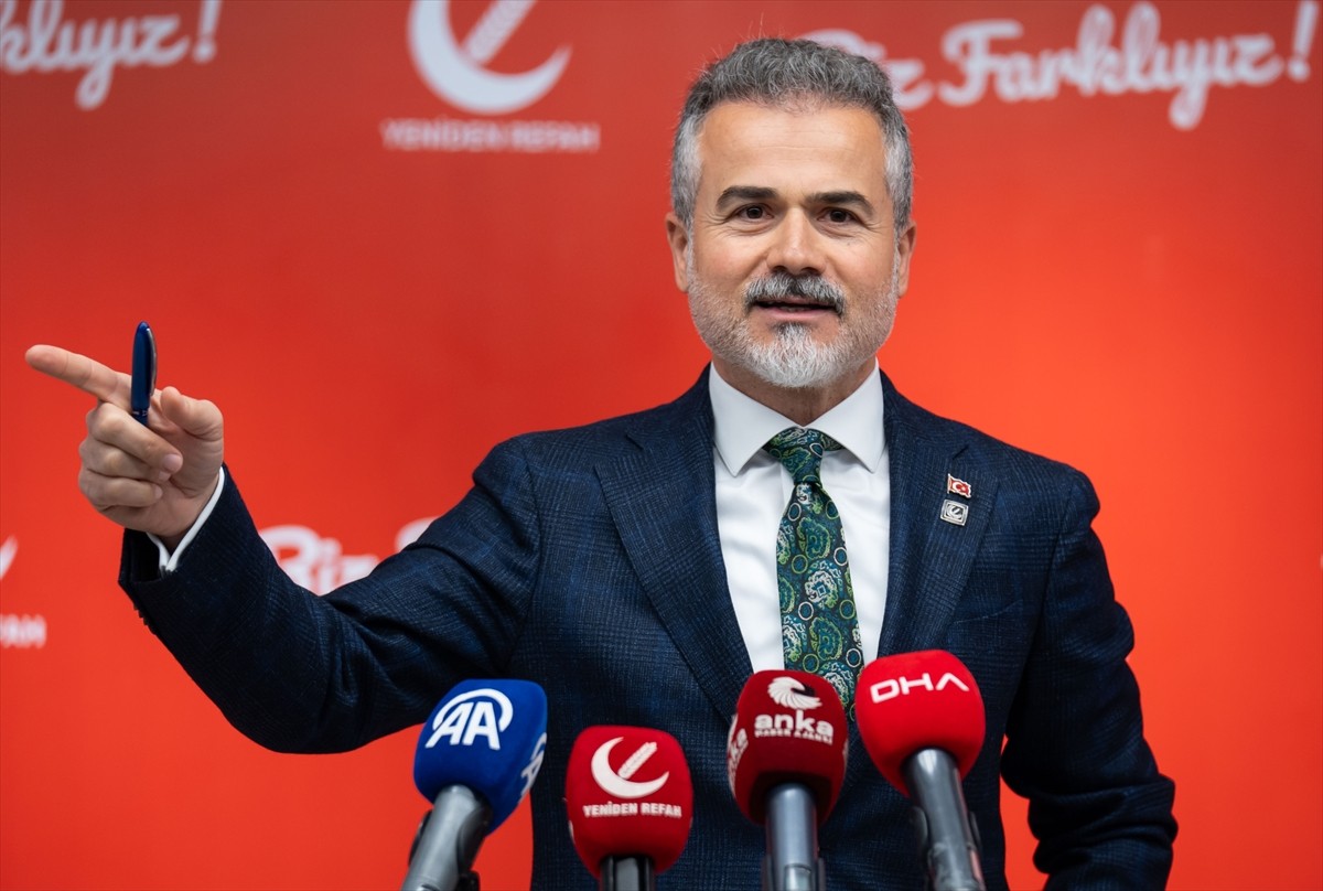 Yeniden Refah Partisi Genel Başkan Yardımcısı Suat Kılıç, parti genel merkezindeki Merkez Yürütme...