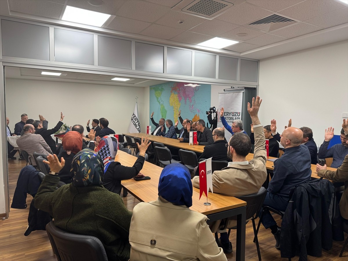 Yeryüzü Doktorları Derneğinin Olağan Genel Kurulu'nda Prof. Dr. Ahmet Salduz, Yönetim Kurulu...