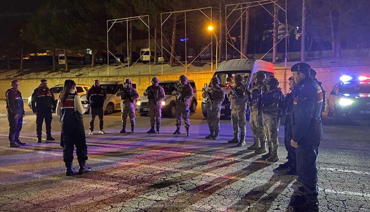 Yozgat'ta terör örgütü DEAŞ'a yönelik operasyonda yabancı uyruklu bir zanlı gözaltına...