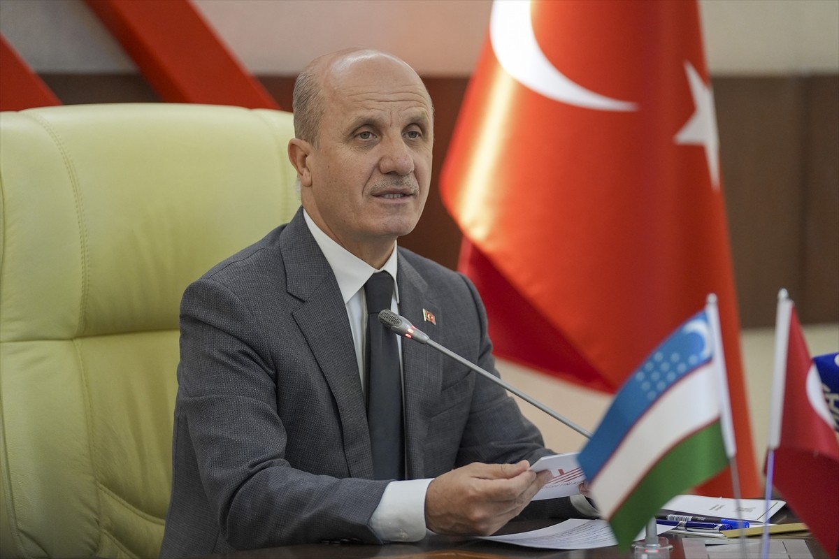 Yükseköğretim Kurulu (YÖK) Başkanı Prof. Dr. Erol Özvar (sağ 5), Özbekistan Cumhuriyeti...