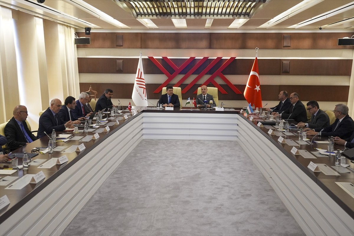 Yükseköğretim Kurulu (YÖK) Başkanı Prof. Dr. Erol Özvar (sağ 5), Özbekistan Cumhuriyeti...