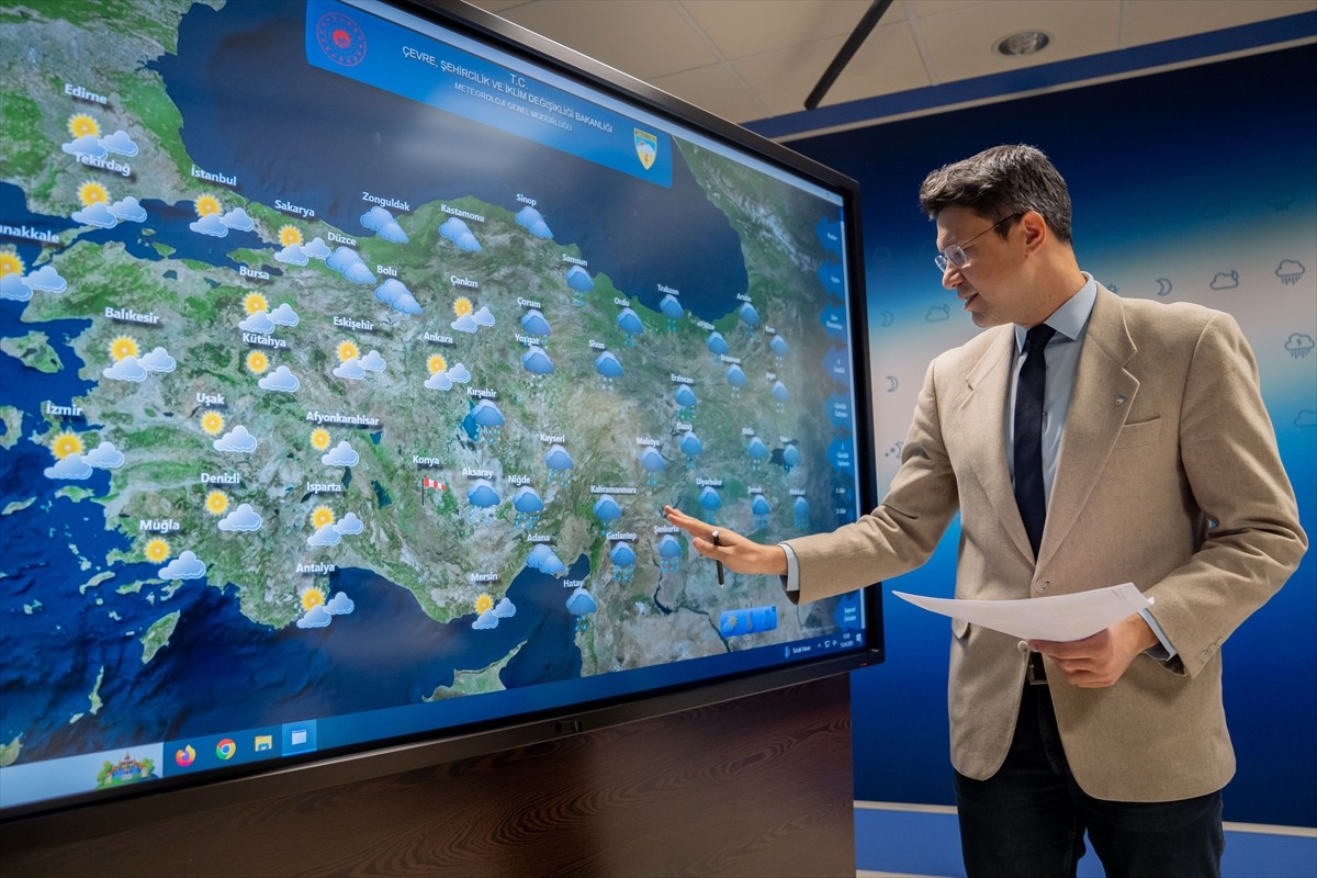 Yurt genelinde hava sıcaklıkları yarın itibarıyla batı kesimlerden başlayarak artacak ve hafta...