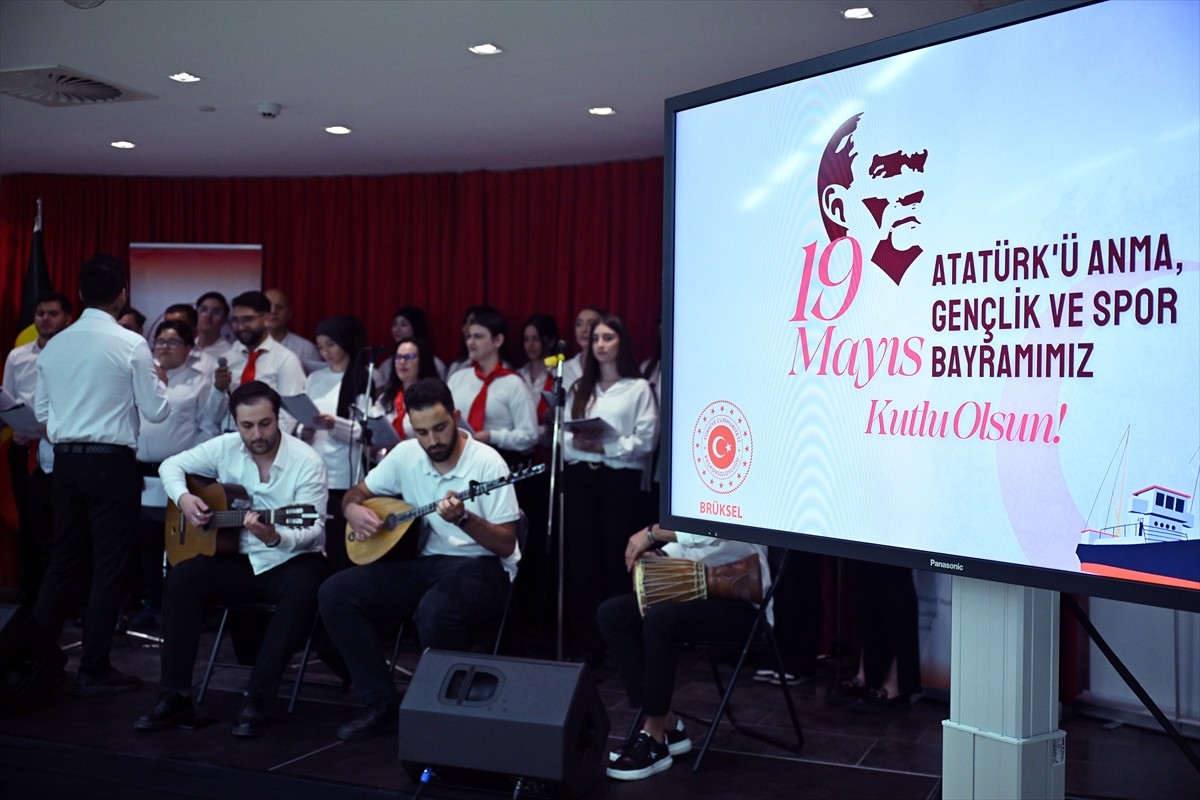 19 Mayıs Atatürk'ü Anma, Gençlik ve Spor Bayramı, Avrupa'da düzenlenen etkinliklerle kutlandı....