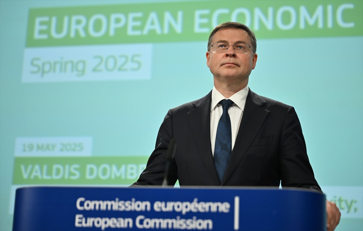 AB Komisyonunun "Avrupa Ekonomik Tahminleri 2025 İlkbahar" raporu yayımlandı. AB Komisyonunun...