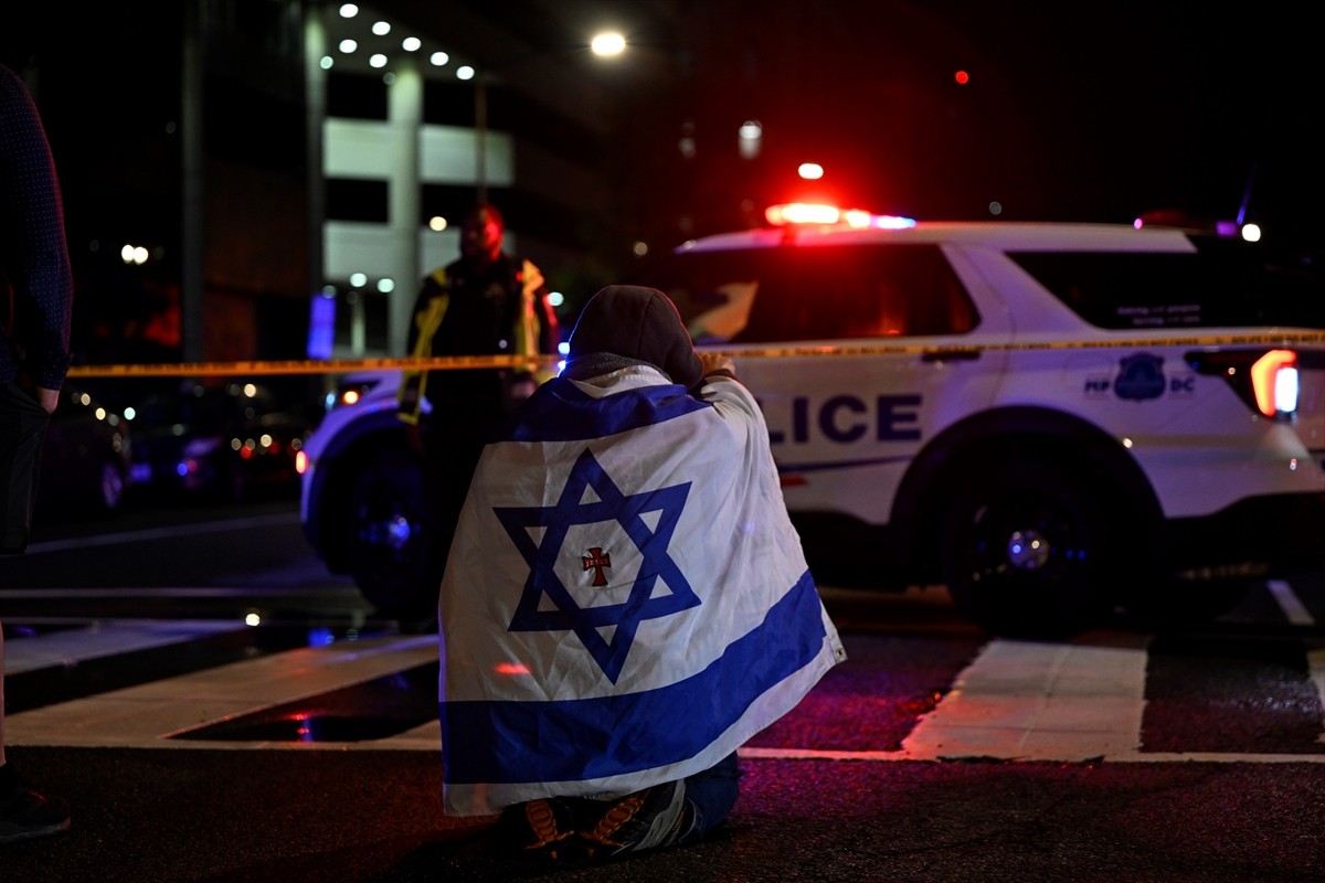 ABD'nin başkenti Washington'da düzenlenen silahlı saldırıda İsrail'in Washington Büyükelçiliğinde...