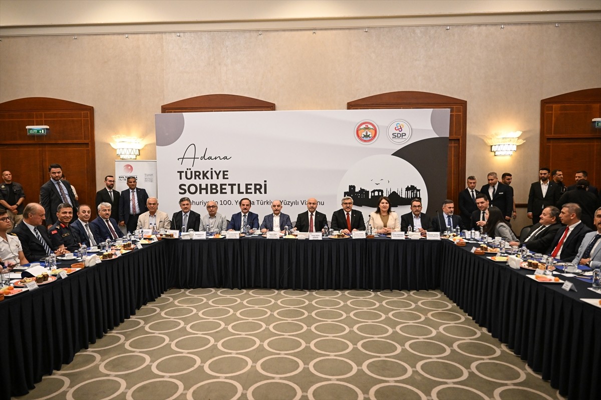 Adana'da, "Cumhuriyet'in 100. yılında Türkiye Yüzyılı" vizyonu kapsamında "Türkiye Sohbetleri"...