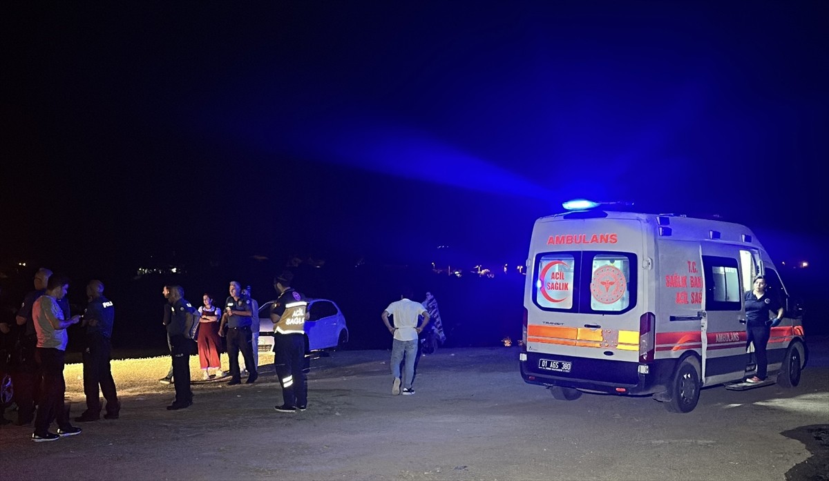 Adana'da, Seyhan Baraj Gölü'ne düşen genç için arama çalışması yapıldı. Yaklaşık 2 saat süren...