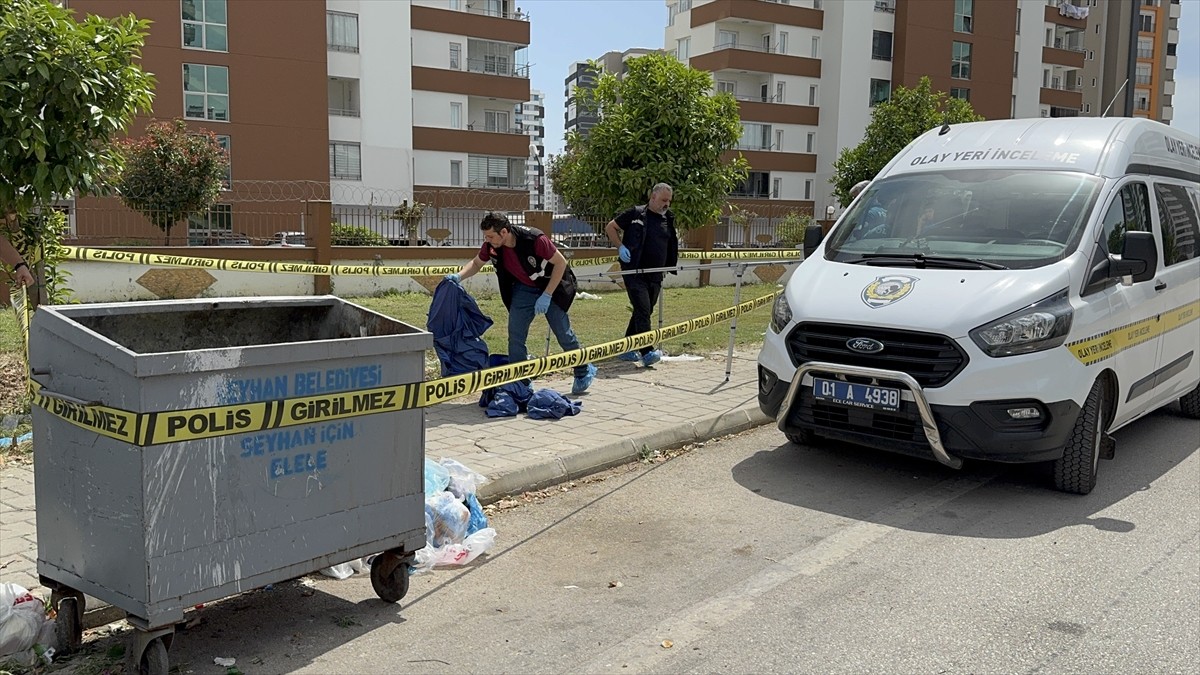 Adana'nın merkez Seyhan ilçesinde çöp konteynerinde bulunan kafatası incelemeye alındı.