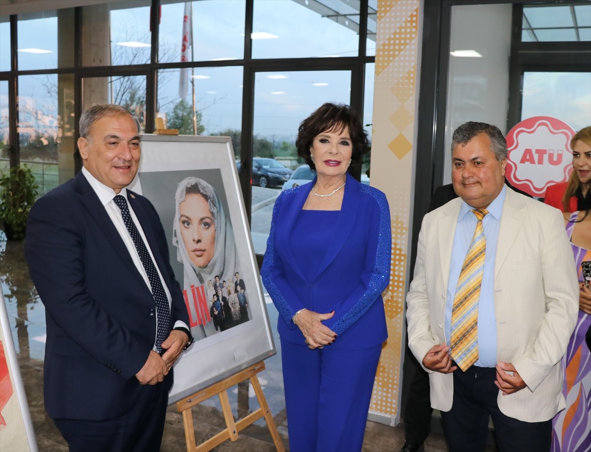 Adana Alparslan Türkeş Bilim ve Teknoloji Üniversitesi'ndeki şenliğe katılan sinema sanatçısı...