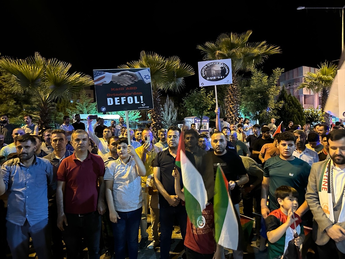 Adıyaman'ın Kahta ilçesinde İsrail'in Gazze'ye yönelik saldırıları protesto edildi.