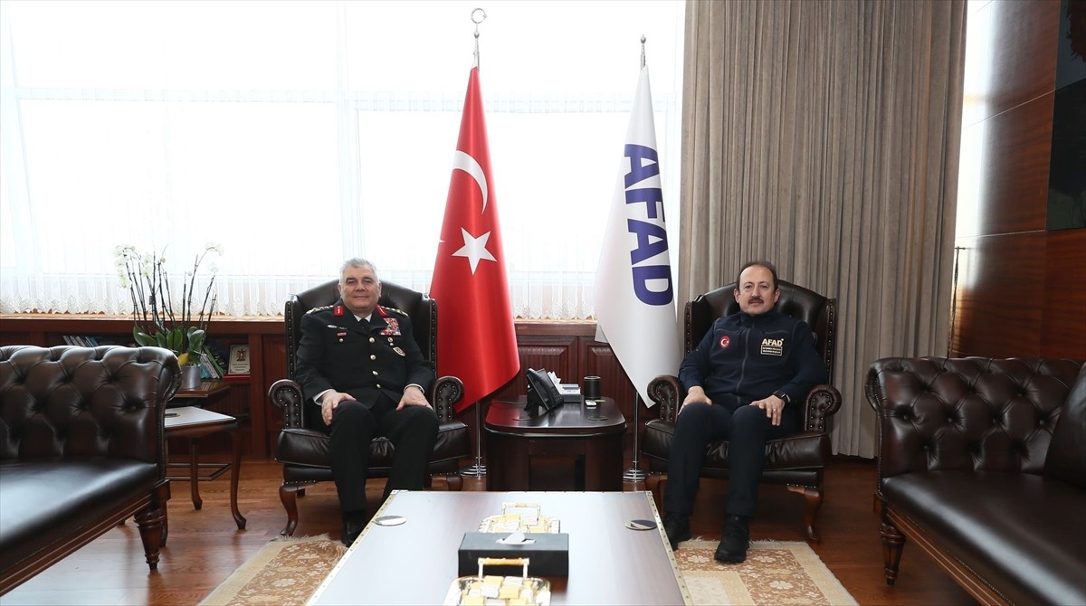 Afet ve Acil Durum Yönetimi (AFAD) Başkanı Ali Hamza Pehlivan (sağda), Jandarma Genel Komutanı...